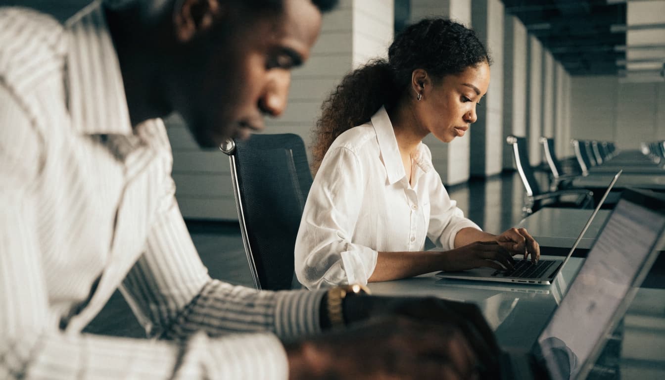 Readability Scores That Convert: Why UAE Blogs Fail (and How to Fix Them)